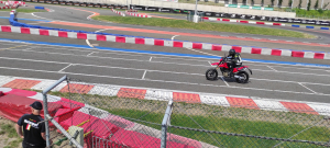 Okruhové testování Hypermotard 698 Mono